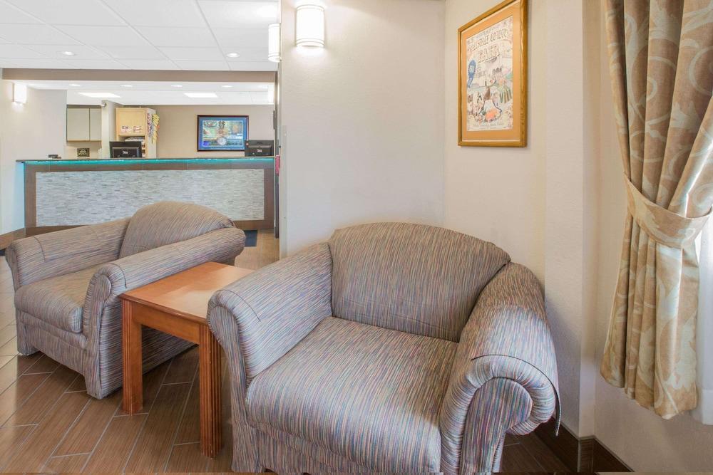 Days Inn by Wyndham Hillsdale photo 2