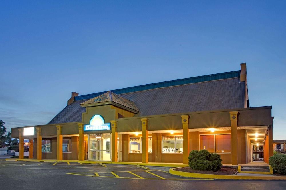 Days Inn by Wyndham Benson photo 1