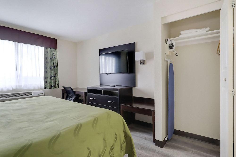 Quality Suites Albuquerque Airport photo 27