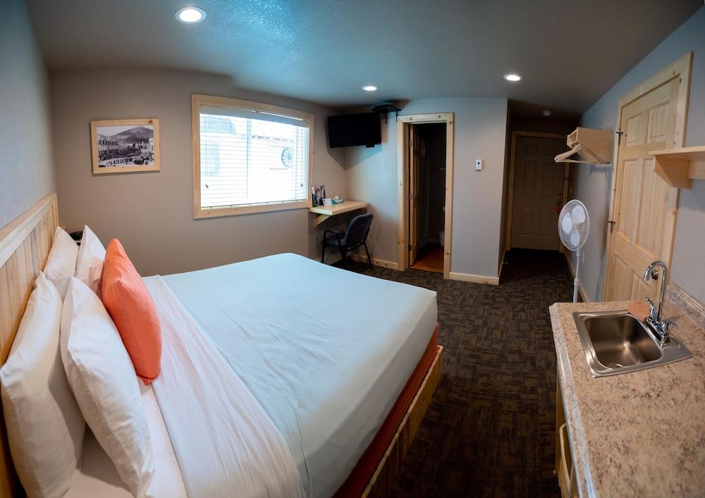Triangle Motel photo 32