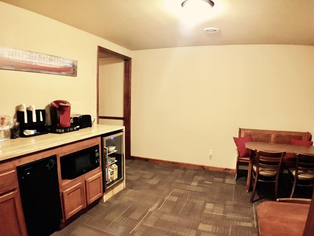 Hanging Horn Lakeside Resort photo 43