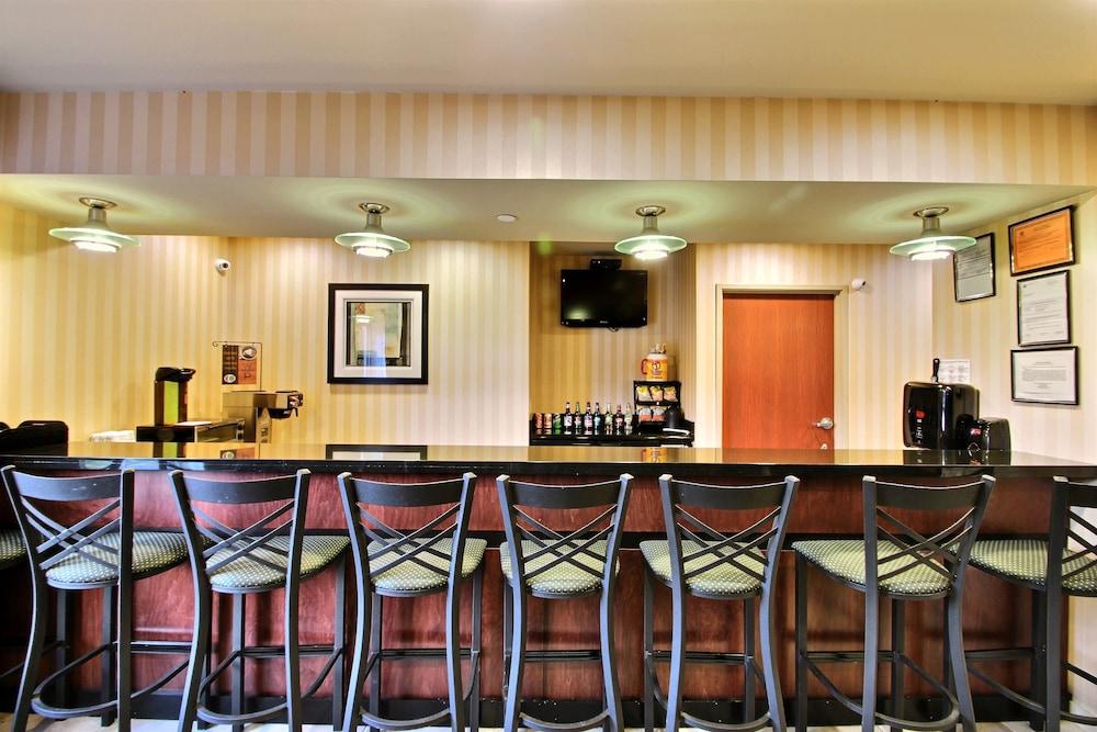 AmericInn by Wyndham Oshkosh photo 26