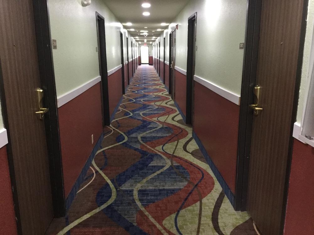 Econo Lodge Lincoln photo 71