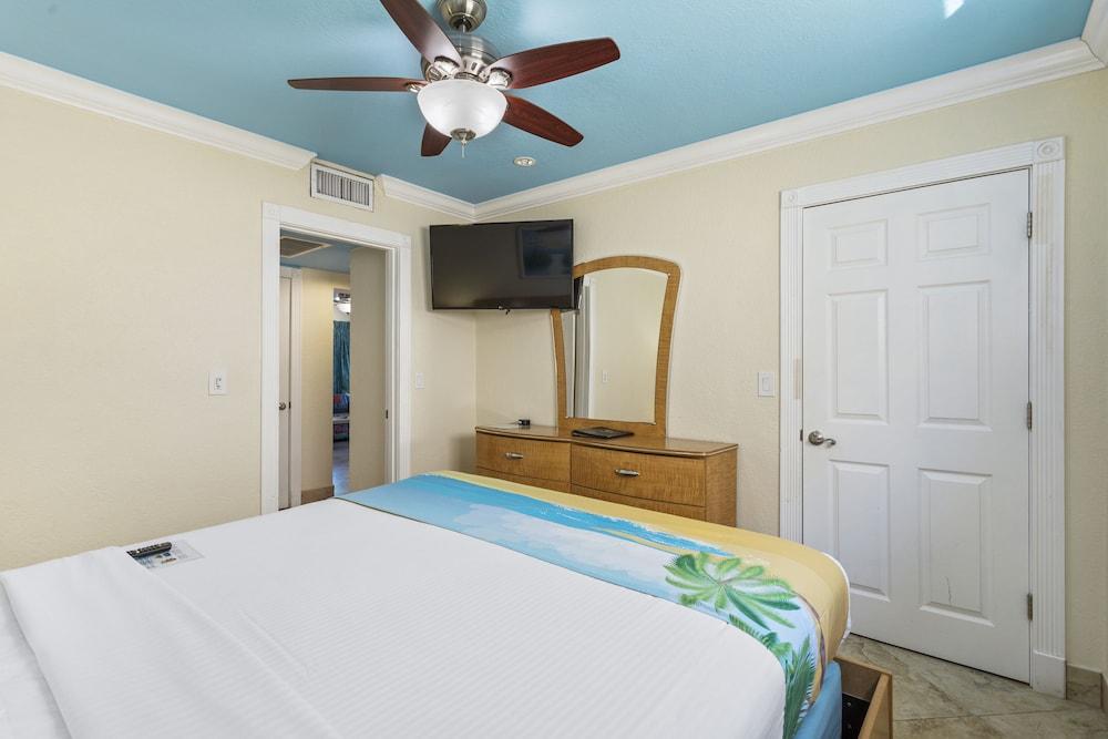 Bay Palms Waterfront Resort - Hotel and Marina photo 37