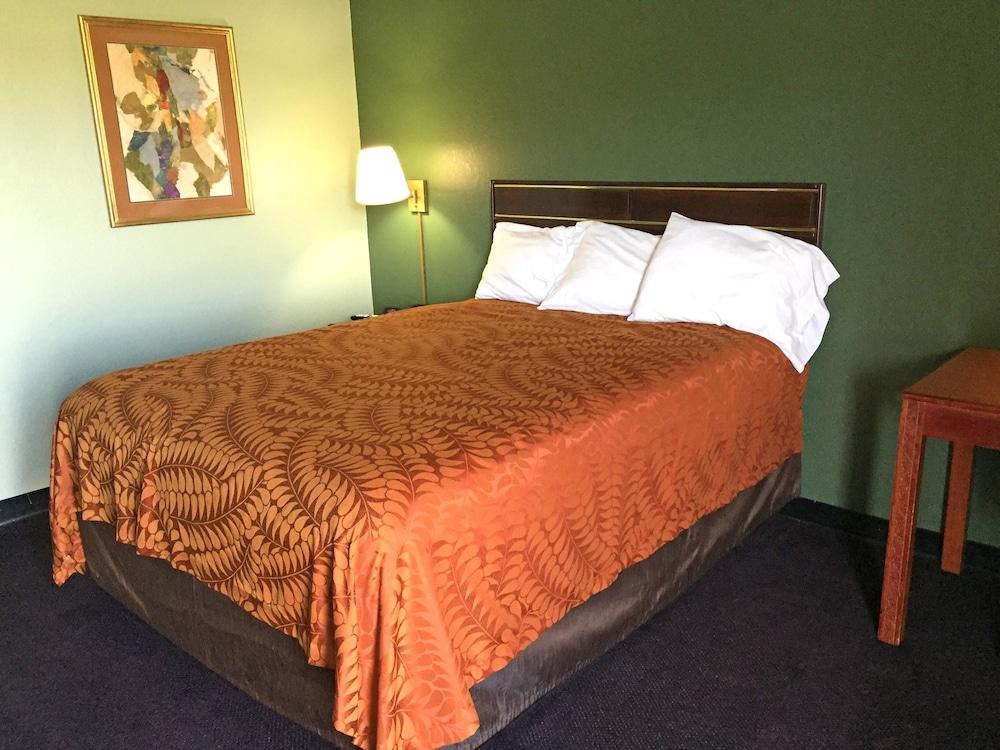 Americas Best Value Inn Manchester, TN photo 5