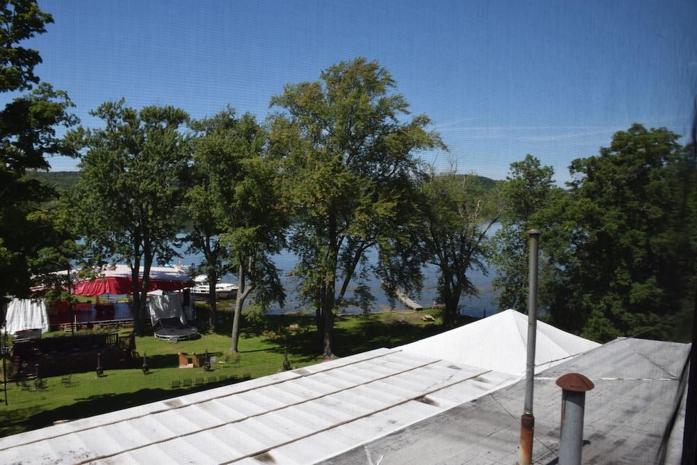 Lake House photo 70