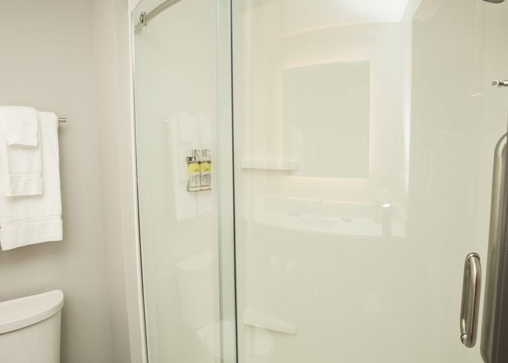 Holiday Inn Express & Suites Norfolk by IHG photo 10