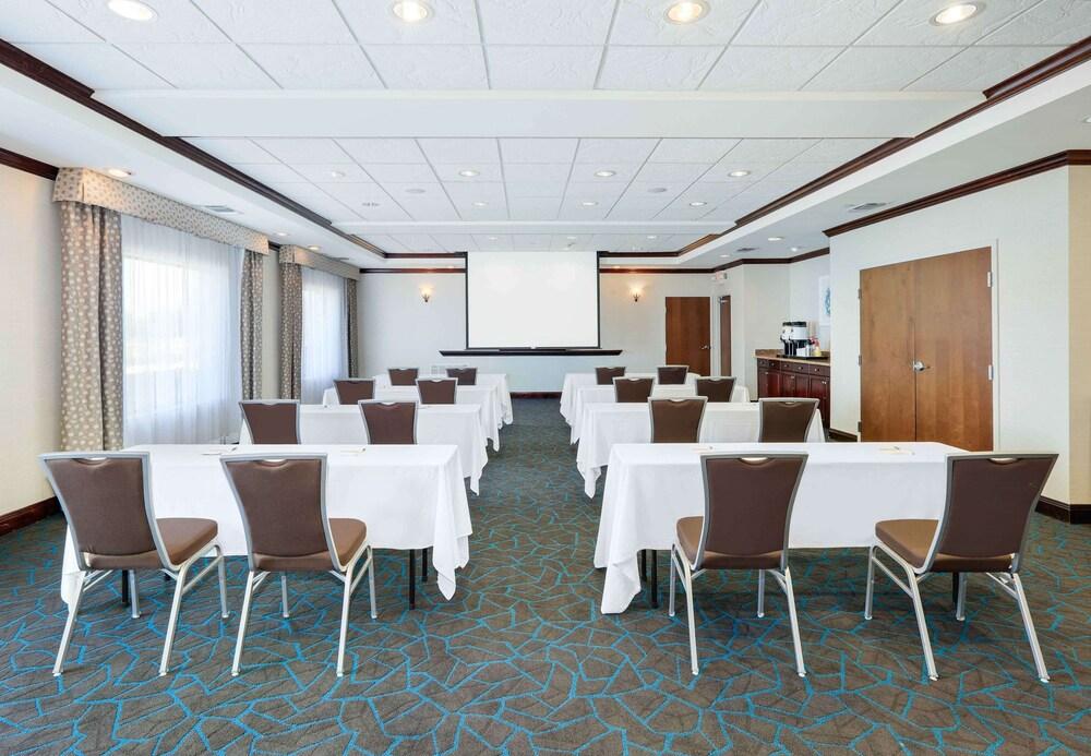 Hampton Inn & Suites Dallas-Arlington-South photo 33