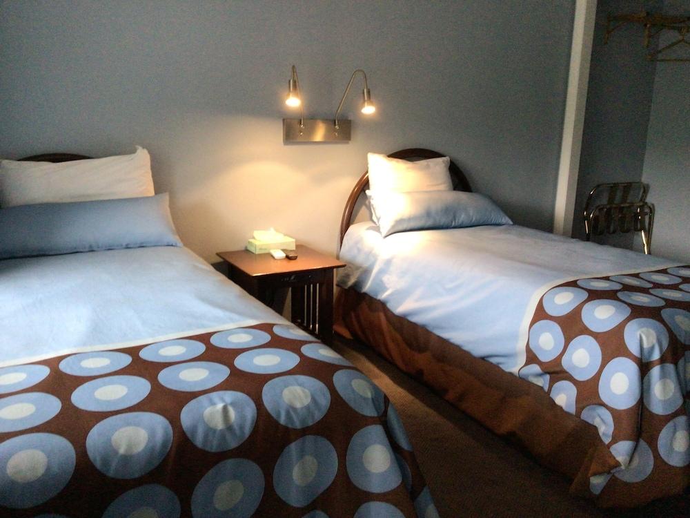 Hitching Post Country Motel photo 30