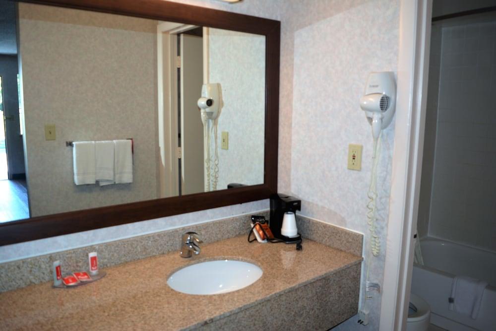 Economy Inn photo 6