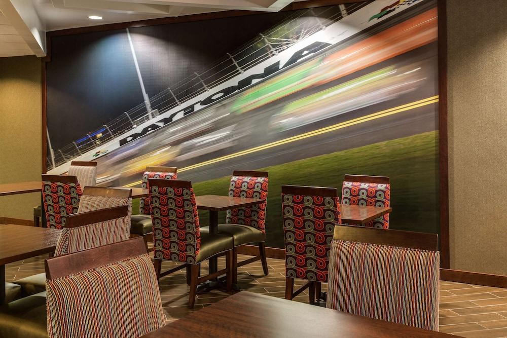 Hampton Inn Daytona Speedway photo 54