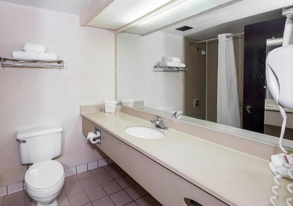 MY HOME & SUITES MADISON photo 9