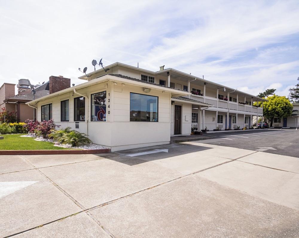 Fisherman's Cove Inn photo 43