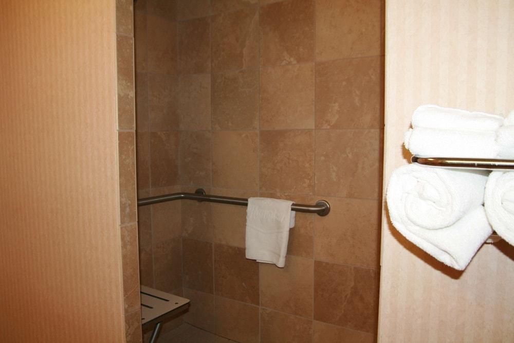 Hampton Inn Las Vegas North Speedway photo 35