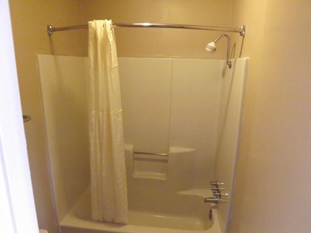 Executive Inn by OYO Kilgore North photo 20