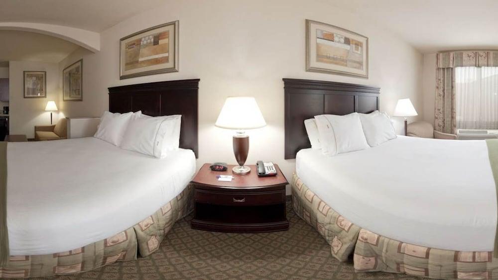 Holiday Inn Express Hotel & Suites Corsicana by IHG photo 4