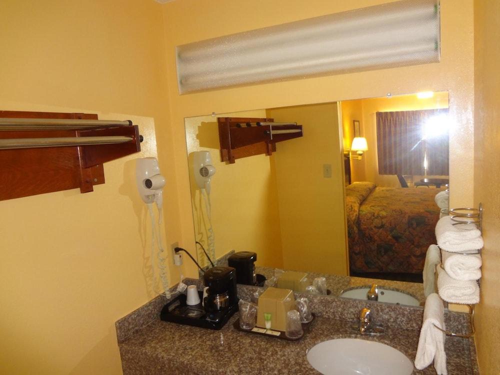 Antlers Inn photo 12