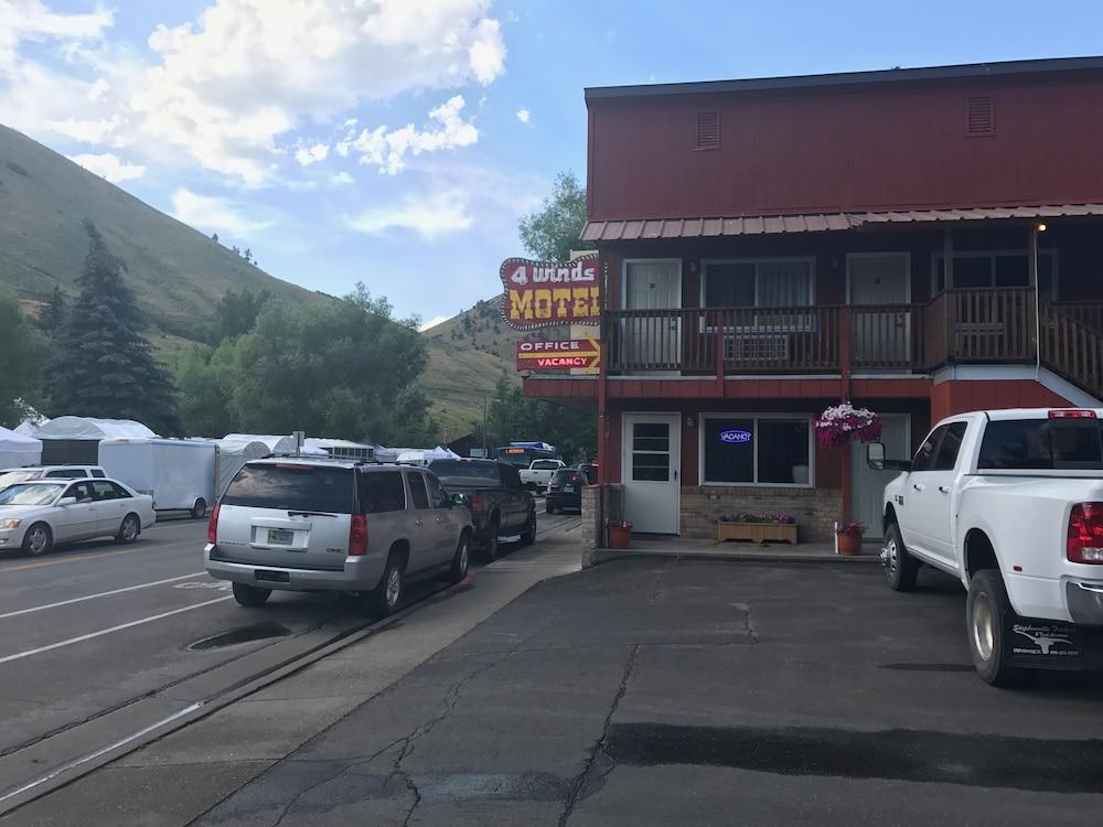 Four Winds Motel photo 1