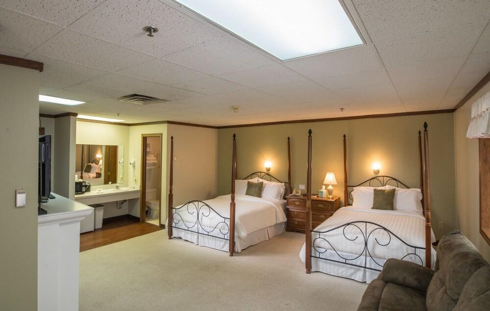 Sugarcreek Village Inn photo 29