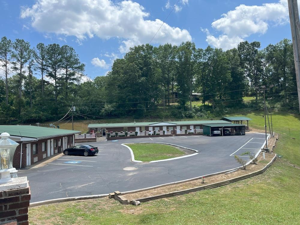 Pine Tree Inn photo 47