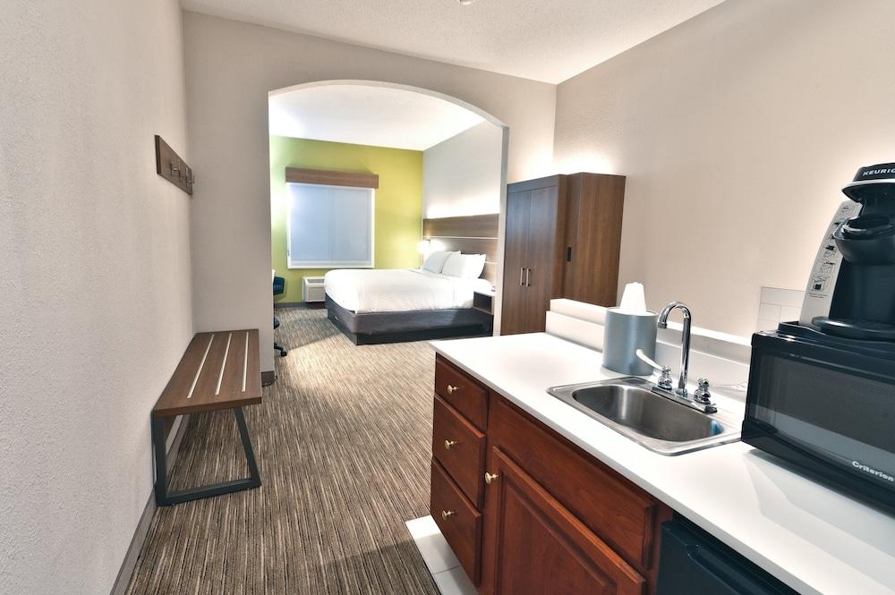 Holiday Inn Express Hotel & Suites Goshen by IHG photo 23