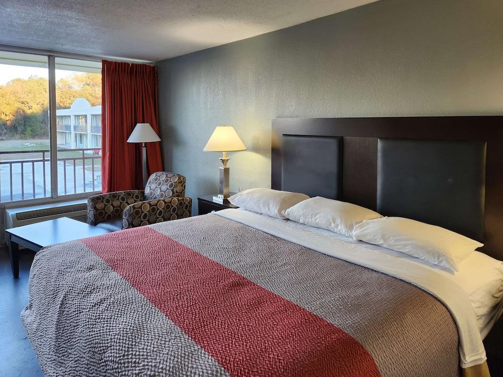 Econo Lodge Yemassee photo 14