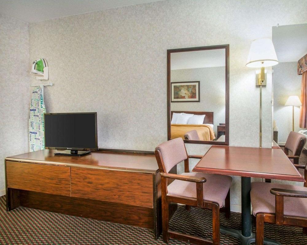 Econo Lodge Troy photo 9