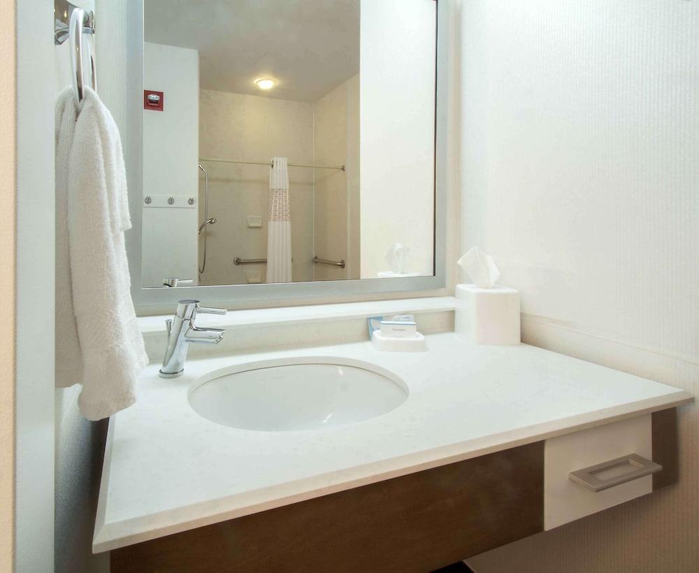 Hampton Inn South Haven photo 34