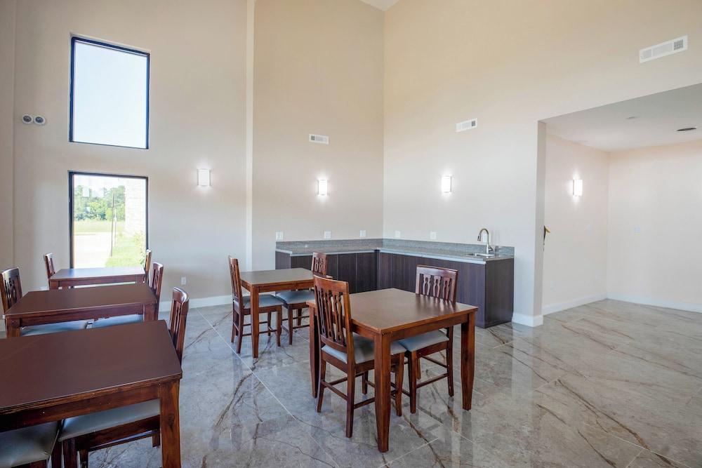 OYO Hotel Adairsville Calhoun South I-75 photo 14