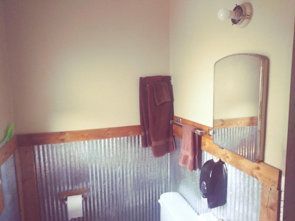 Headwaters Motel photo 14