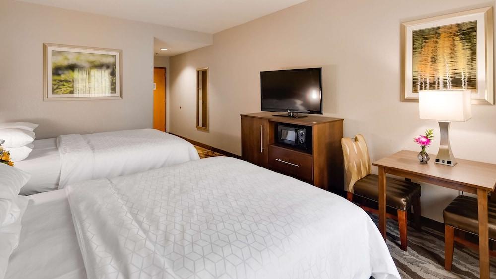 Best Western Plus River Escape Inn & Suites photo 17
