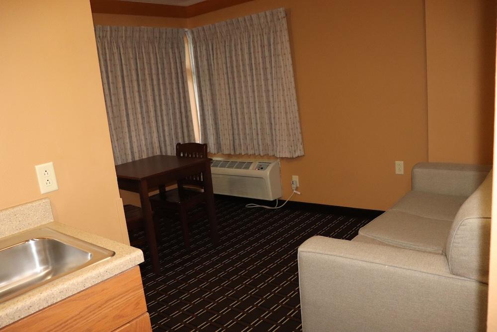 Prairie Inn and Suites Holmen/La Cross photo 2