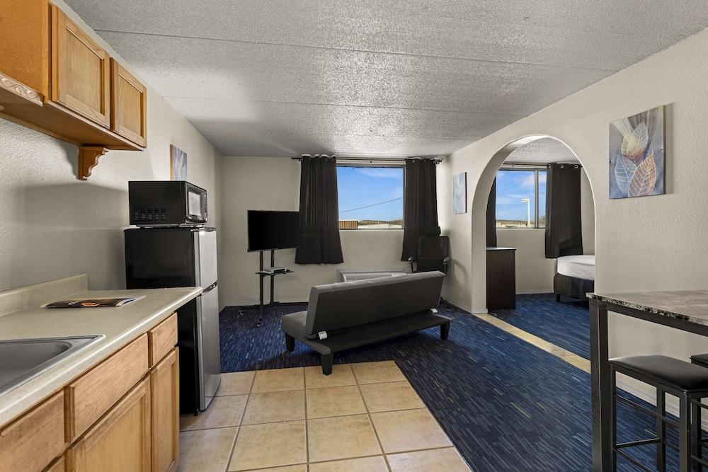 Americas Best Value Inn Gallup photo 18