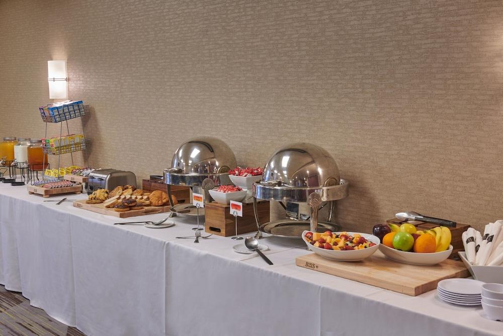 Courtyard by Marriott Detroit Dearborn photo 28