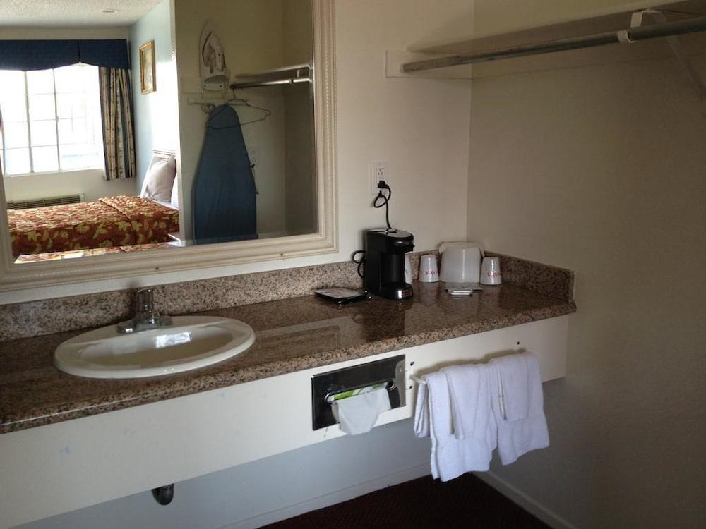 Scottish Inns Long Beach photo 24