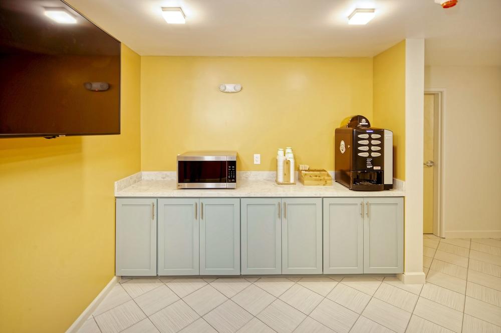Inn At Moss Landing Point photo 6