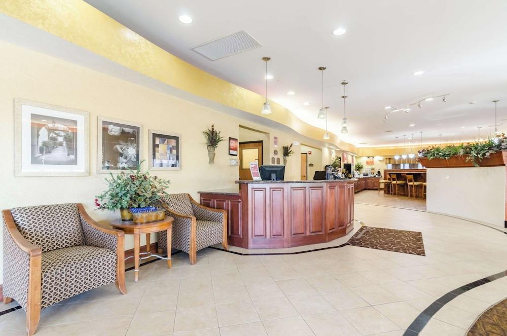 Comfort Suites Salina South photo 8