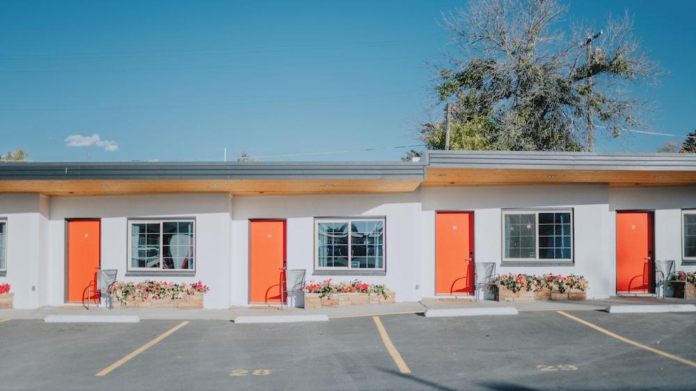 The Sapphire Motel photo 92