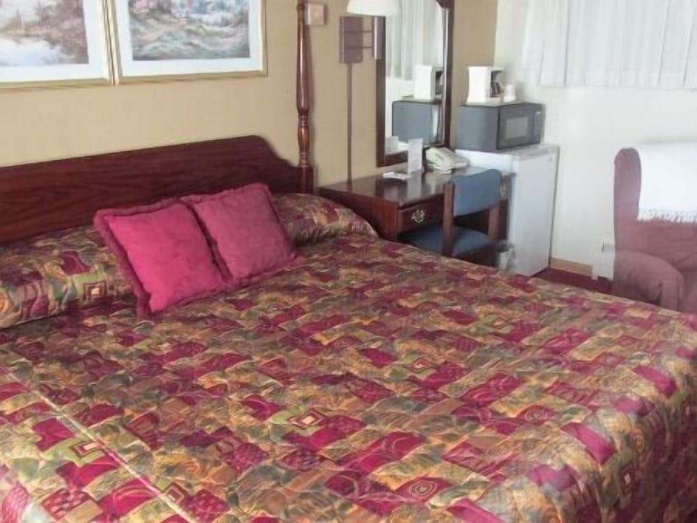 Elms Motel photo 3