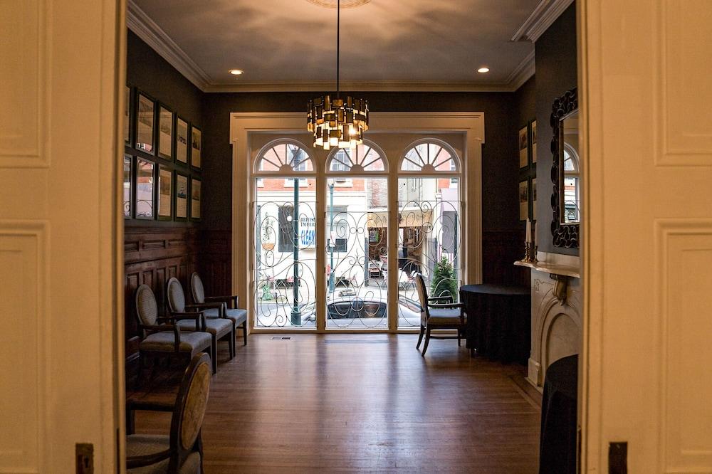 The DWIGHT D Hotel photo 2