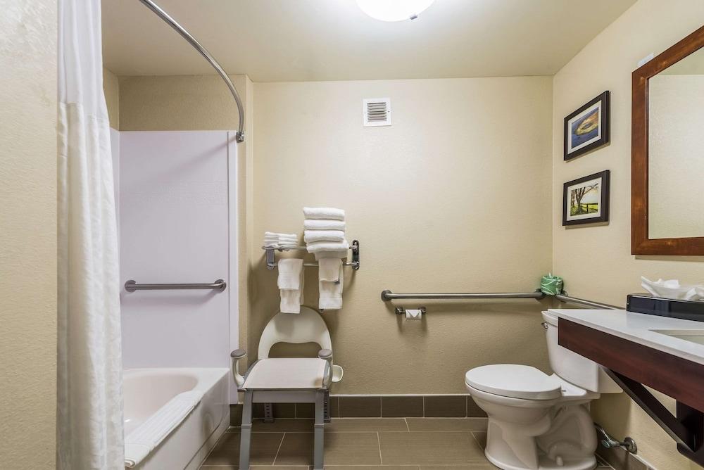 Comfort Inn & Suites Dayton North photo 13