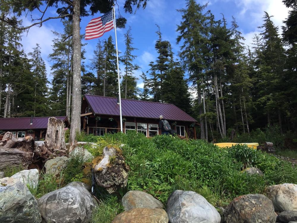 Eagles Wings Wilderness Lodge photo 1