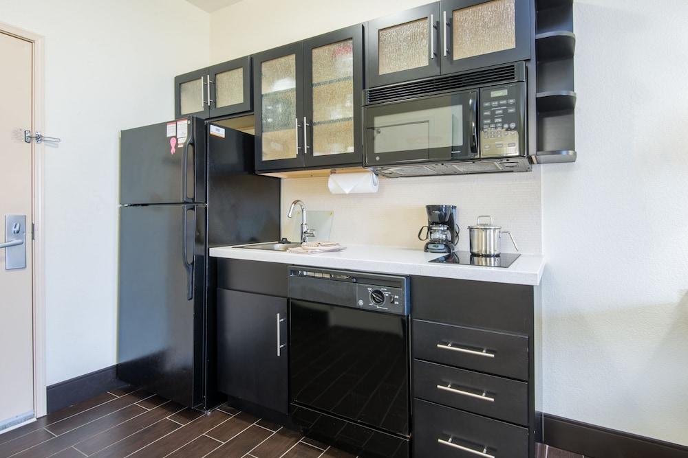 Candlewood Suites Jefferson City by IHG photo 29