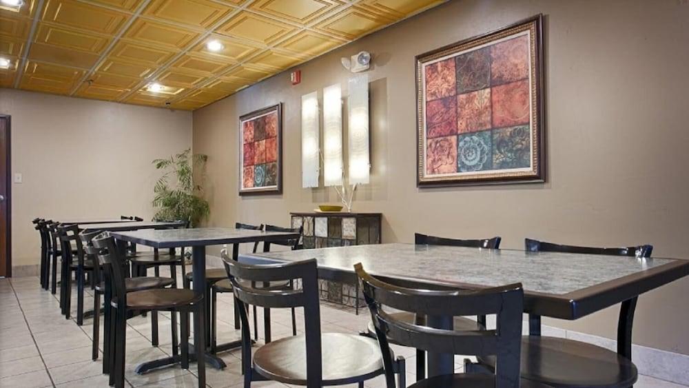 Econo Lodge photo 13
