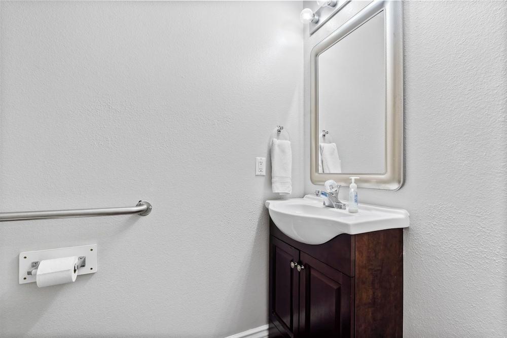Library INN LLC photo 14
