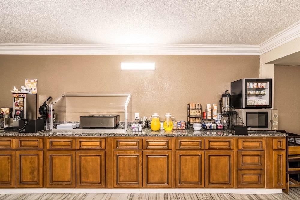Quality Inn Pensacola North photo 23