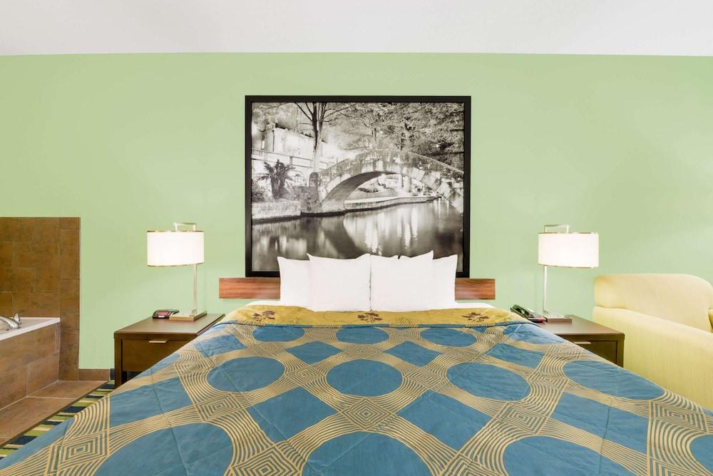 Super 8 by Wyndham Cotulla TX photo 7