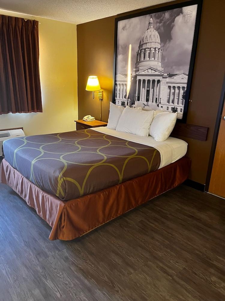 Super 8 by Wyndham Smithville/Kansas City photo 7