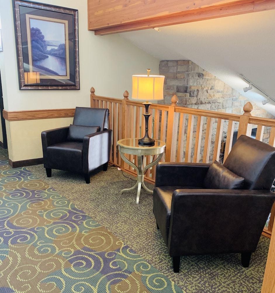 AmericInn by Wyndham Kewanee photo 55