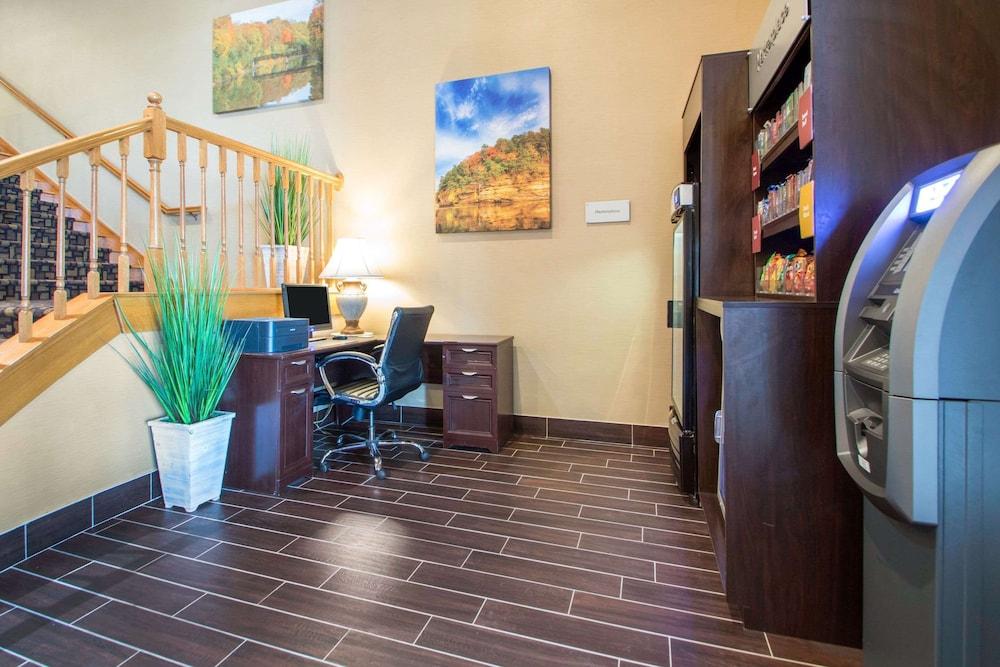 Comfort Suites Wisconsin Dells Area photo 73